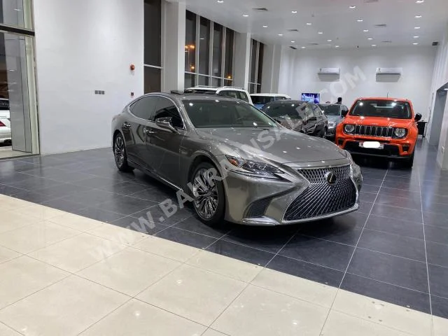 لكزس  ال اس  400  2018  سيدان  اتوماتك  6  25,600  دفع خلفي  فضي  بنزين