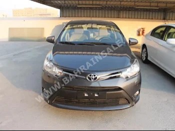 Toyota  Yaris  2017  Sedan  Automatic  4  0  FWD  Gray  Gasoline