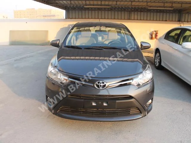 Toyota  Yaris  2017  Sedan  Automatic  4  0  FWD  Gray  Gasoline