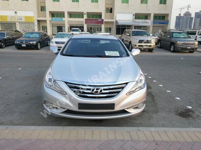 Hyundai  Sonata  2014  Sedan  Automatic  4  32,000  FWD  Silver  Gasoline