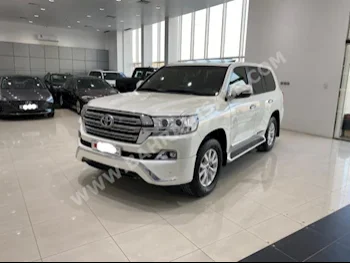 تويوتا  لاند كروزر  جي اكس ار  2018  اس يو في  اتوماتك  8  151,500  دفع رباعي  أبيض لؤلؤي  بنزين