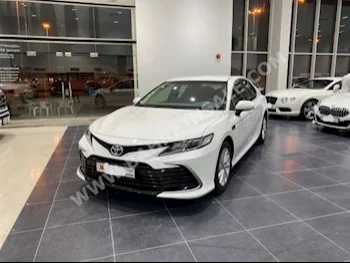 Toyota  Camry  LE  2021  Sedan  Automatic  4  300  FWD  White  Gasoline