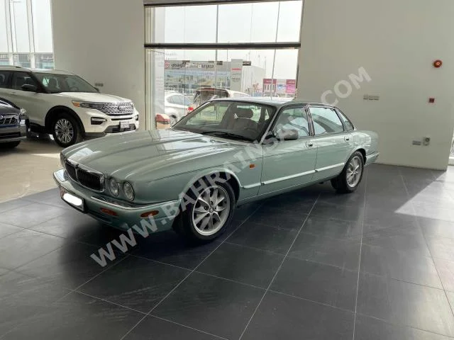 جاكوار  اكس ج  8  1998  سيدان  اتوماتك  8  19,500  دفع خلفي  أخضر  بنزين