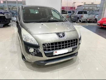بيجو  3008  2013  هاتشباك  اتوماتك  4  99,300  دفع أمامي  ذهبي  بنزين