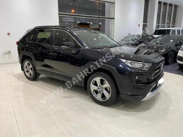 تويوتا  4 راف  2019  اس يو في  اتوماتك  4  25,600  دفع رباعي  أسود  بنزين