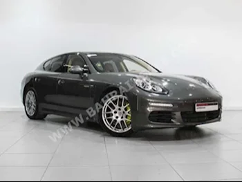بورش  بانميرا  اس-هايبرد  2014  سيدان  اتوماتك  6  32,000  دفع خلفي  رمادي  بنزين