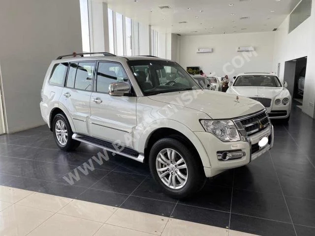 Mitsubishi  Pajero  3.8  2016  SUV  Automatic  6  96,050  4WD  White  Gasoline