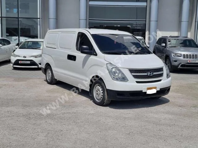 Hyundai  H1  2014  Van / Bus  Manual  4  229,600  FWD  White  Gasoline