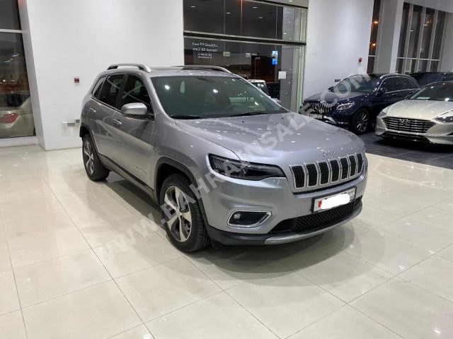 Jeep  Cherokee  2019  SUV  Automatic  6  13,200  AWD  Silver  Gasoline