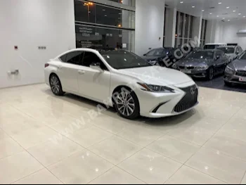 لكزس  اي اس  350  2019  سيدان  اتوماتك  6  23,200  دفع خلفي  أبيض  بنزين