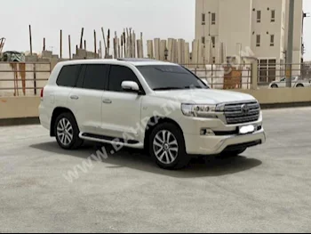 Toyota  Land Cruiser  VXS  2018  SUV  Automatic  8  121,100  4WD  Pearl  Gasoline