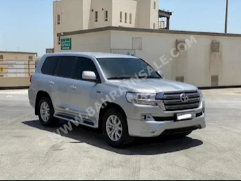 تويوتا  لاند كروزر  جي  2016  اس يو في  اتوماتك  6  147,900  دفع كلي مستمر  فضي  بنزين