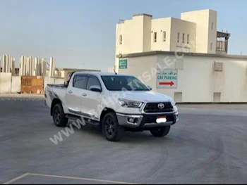 تويوتا  هاي لوكس  اس ار 5  2021  بيكب  عادي  4  12,000  دفع رباعي  أبيض  بنزين