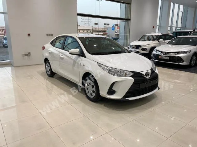 Toyota Yaris 2021 Sedan Automatic 4 11 FWD White Gasoline