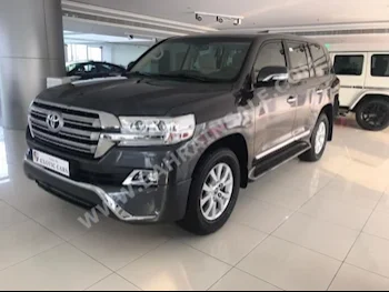 Toyota  Land Cruiser  GXR Black Edition  2017  SUV  Automatic  6  0  4WD  Gray  Gasoline