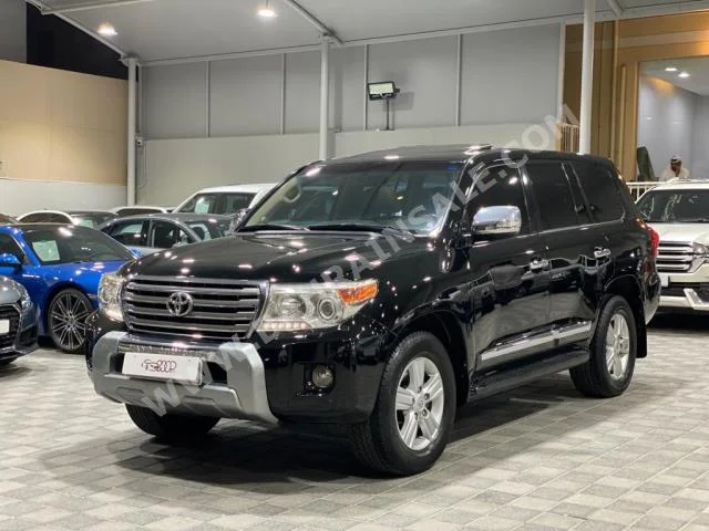 Toyota  Land Cruiser  VXR  2009  SUV  Automatic  8  300,000  4WD  Black  Gasoline