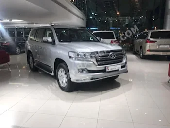 Toyota  Land Cruiser  GXR  2017  SUV  Automatic  8  0  4WD  Silver  Gasoline
