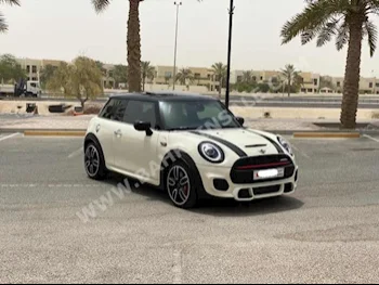 ميني  كوبر  جون كوبر  2021  هاتشباك  اتوماتك  4  11,350  دفع أمامي  أبيض  بنزين