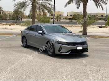 كيا  اوبتما  2022  سيدان  اتوماتك  4  7,000  دفع أمامي  رمادي  بنزين