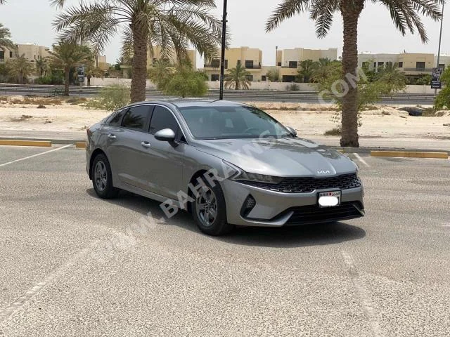 كيا  اوبتما  2022  سيدان  اتوماتك  4  7,000  دفع أمامي  رمادي  بنزين