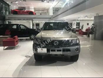 نيسان  باترول  سفاري  2017  اس يو في  اتوماتك  6  0  دفع رباعي  ذهبي  بنزين