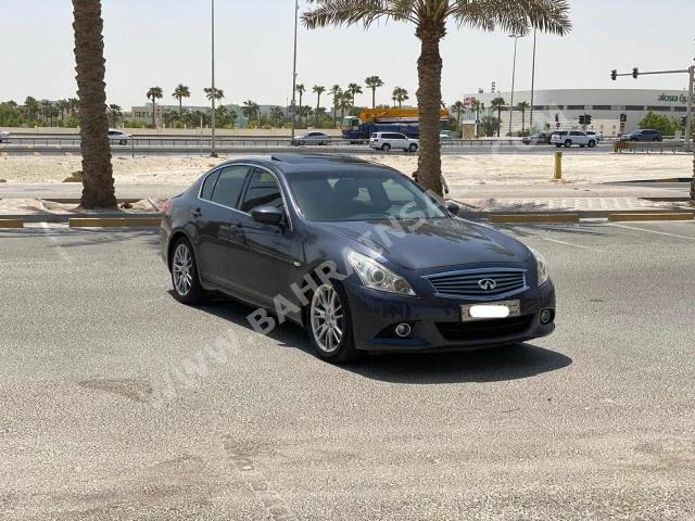 انفنيتي  جي  37  2013  سيدان  اتوماتك  6  147,650  دفع أمامي  ازرق  بنزين