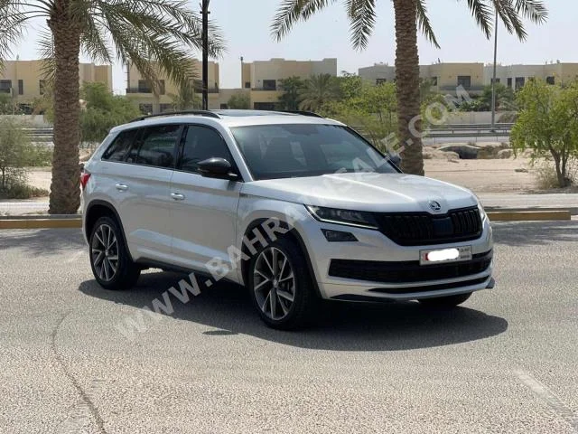 Skoda  Superb  2020  SUV  Automatic  4  16,000  4WD  Silver  Gasoline