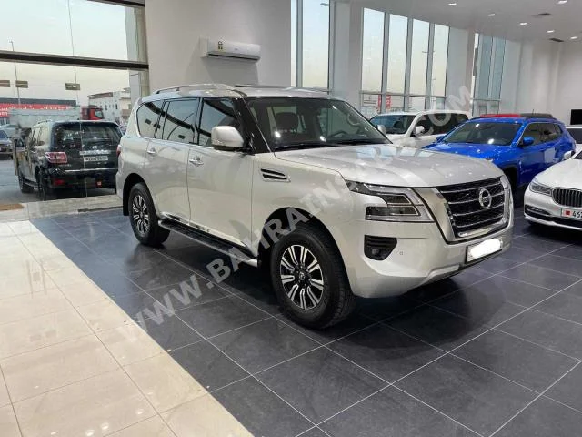 نيسان  باترول  2021  اس يو في  اتوماتك  6  10,800  دفع كلي مستمر  فضي  بنزين