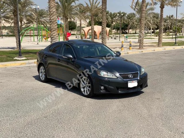 لكزس  اي اس  300  2011  سيدان  اتوماتك  6  99,800  دفع خلفي  رمادي  بنزين