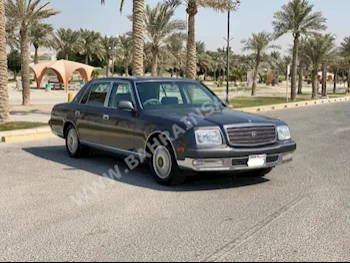 تويوتا  سنتشري  2002  سيدان  اتوماتك  12  245,000  دفع خلفي  فضي  بنزين