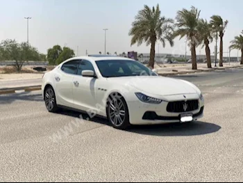 مزاراتي  جيبلي  2015  سيدان  اتوماتك  6  129,200  دفع خلفي  أبيض  بنزين
