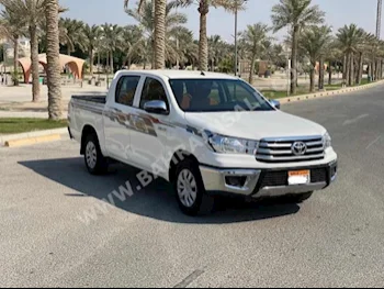 Toyota  Hilux  2018  Pick Up  Automatic  4  93,200  RWD  White  Gasoline