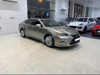 Lexus  ES  350  2016  Sedan  Automatic  6  32,000  RWD  Silver  Gasoline