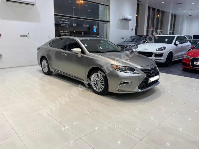 لكزس  اي اس  350  2016  سيدان  اتوماتك  6  32,000  دفع خلفي  فضي  بنزين