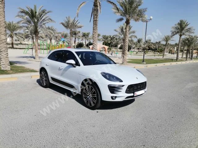 Porsche Macan 2017 SUV Automatic 4 106,900 AWD White Gasoline