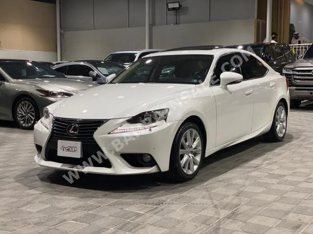 لكزس  اي اس  350  2014  سيدان  اتوماتك  6  100,000  دفع خلفي  أبيض  بنزين